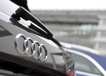 Mərkəzi Bank maşınlarını satır