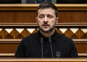 Zelenski bu məşhurların fəxri adlarını ləğv etdi