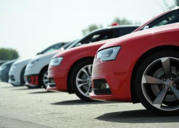 Azərbaycana 1,4 milyard dollarlıq avtomobil gətirilib