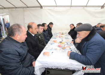 Icra başçısı avtoqəza zamanı dünyasını dəyişən hərbçilərin dəfn mərasimlərində iştirak edib