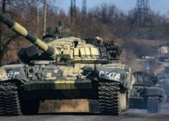 Texnika çatmır, Moskva sovet tanklarını anbardan çıxarır