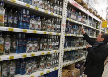 Rusiyada spirtli içkinin hədiyyə verilməsi qadağan edilə bilər