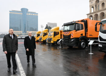 Prezident Bakıda kommunal xidmət göstərəcək müxtəlif xüsusi təyinatlı nəqliyyat vasitələri ilə tanış olub – FOTO – YENİLƏNİB
