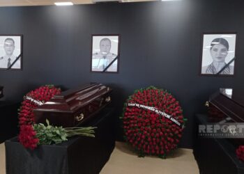 İlham Əliyev və Mehriban Əliyeva təyyarə qəzasında həlak olan ekipaj üzvlərinin vida mərasiminə əklillər göndərib