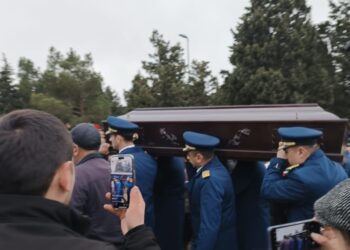 Ekipaj üzvləri dəfn olunur – Canlı