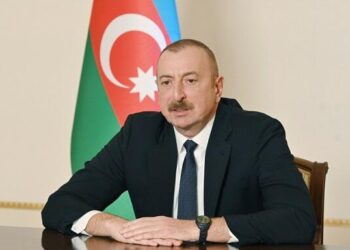 Uçuşları dayandırmağa mən göstəriş vermişəm!