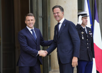 Rutte Makronla Ukraynaya dəstəyi müzakirə ediblər