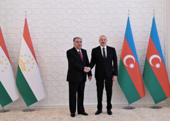 Emoməli Rəhmon Prezident İlham Əliyevə zəng edib