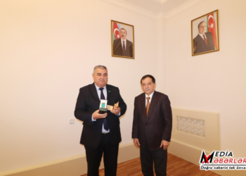 Qazaxda icra başçısı “Tərəqqi” medalını sahibinə təqdim edib