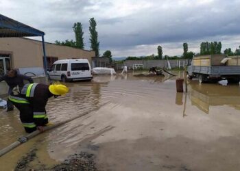 “Sədərək” ticarət mərkəzini su basdı – Video