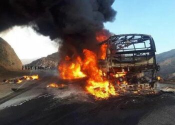 Xankəndi-Şuşa yolunda fəhlələri daşıyan avtobus yandı – Video