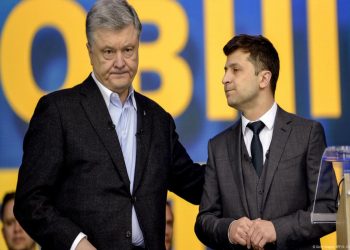 Zelenski Poroşenkoya sanksiya tətbiq edib