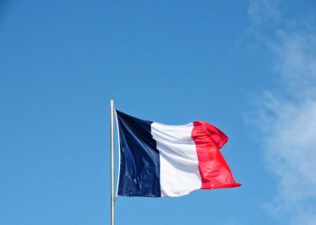 Fransa Fil Dişi Sahilindəki hərbi bazasını tərk edib