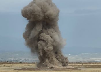 Ağdamda yük maşını minaya düşüb