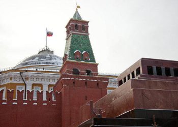 Rusiya Leninin mavzoleyini bağlayır