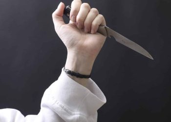 8-ci sinif şagirdi 9-cu sinif şagirdini bıçaqladı