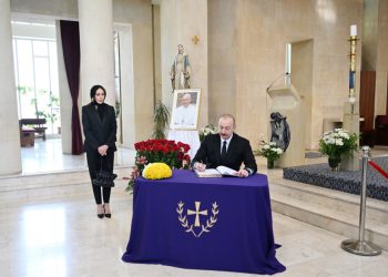 Prezident Bakıdakı Müqəddəs Məryəm Ana kilsəsində olub