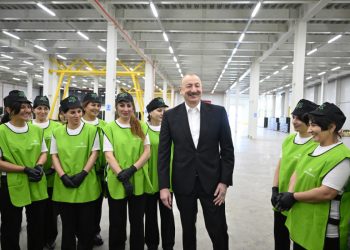 Prezident Qusarda bağçılıq və soyuducu anbar kompleksinin fəaliyyəti ilə tanış olub