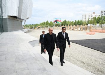 Prezident İlham Əliyev Yevlax Olimpiya İdman Kompleksində görülmüş işlərlə tanış olub