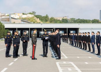 Vilayət Eyvazov sıra baxışı keçirib