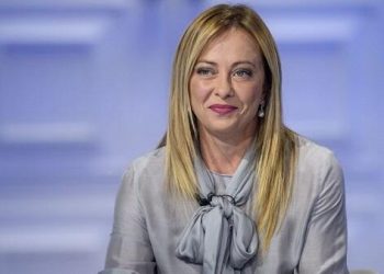 Meloni qızına koronaya qarşı peyvənd vurdurmayıb – Səbəb