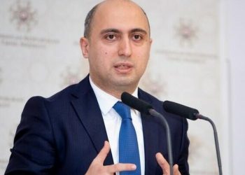 Məktəbli formaları dəyişdiriləcək? – Nazir