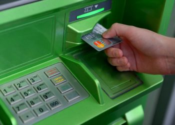 Dünən bank kartlarından 11 min manatdan çox pul oğurlanıb