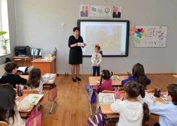 Övladını rus bölməsinə qoyanların nəzərinə: Məktəbəqədər…
