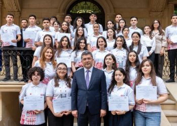 “MEDİA Könüllü”lərinə təşəkkürnamələr təqdim edildi