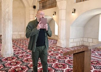 Prezident Ağdamda tarixi məsciddə…