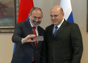 Mişustin Paşinyanla görüşdü