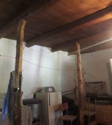 Yardımlıda qəhrəmanlar böyüyən ev 87 yaşlı ananın başına uçur – VİDEO