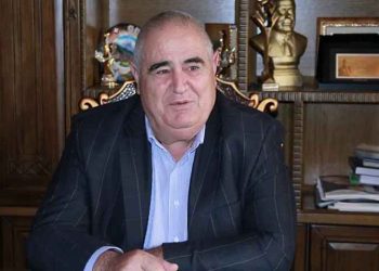 İsfəndiyar Axundovun milyonluq avtomobillərinə həbs qoyuldu