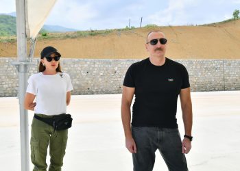 PREZİDENT və BİRİNCİ XANIM KƏLBƏCƏRDƏ: açılış, təməlqoyma və sakinlərlə görüş olub