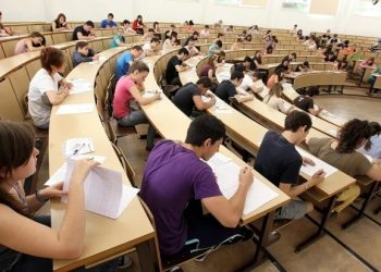 Tələbələrdən kütləvi NARAZILIQ: “Agentliyin imtina qərarları qeyri-qanunidir”