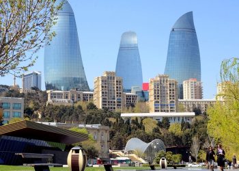 260 rus Bakıya gəlir, Rusiya qarışdı