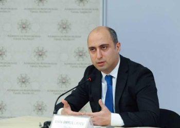 Nazir iki prorektoru işdən çıxardı