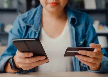 Kredit kartlarının ikiüzlü təsiri – ARAŞDIRMA