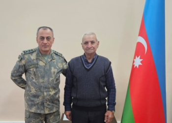 Quru Qoşunların komandanı, general polkovnik Hikmət Mirzəyev əfsanəvi kəşfiyyatçı,Şəhid kapitan Mühüd Orucovun atasını qəbul edib