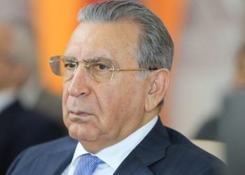 Sahib olduğu 22 mərtəbəli kompleksin yerini Ramiz Mehdiyevə hansı məmur hədiyyə edib?