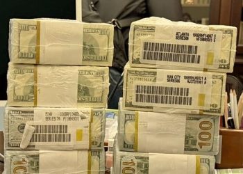 Kiyevdə korrupsiya bombası partladı: 100 milyon dollarlıq izlər