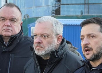 Korrupsiya qalmaqalı Ukraynanı uçuruma aparır – Zelenski təhlükədədir