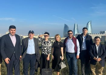 Azərbaycanlı ağsaqqallar “tarqovı”da gəzən ermənilərə nə dedilər?: “barev dzez”