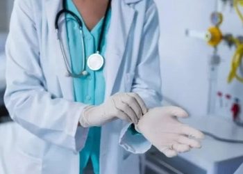 Yüzlərlə həkim ölkəyə qayıda bilmir