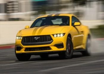 Bayraq Meydanında “Mustang”la avtoşluq edən biznesmen HƏBS OLUNDU