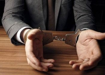 Həbs olunan direktor aldığı rüşvəti kimlərlə böldüyünü açıqladı – DETALLAR