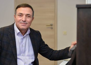 Xalq artisti Mənsum İbrahimov Gəncədəki konsertini təxirə saldı: “Türkiyənin şəhidi bizim şəhidimizdir”