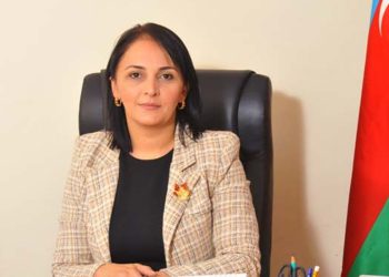 Bakıda fantastik olay: bir qadın iki məktəbdə direktorluq edir