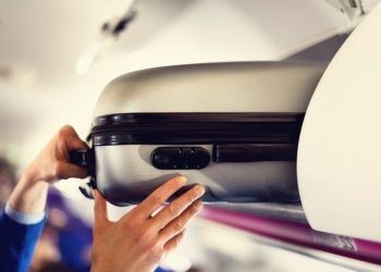 Təyyarədə azərbaycanlının 74 min dollarını oğurladı – 20 ay həbs aldı! Dünya mediası bu hadisədən yazır!