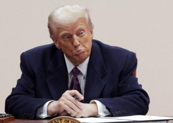 Tramp “məyusdur”: Yenə Zelenskini günahkar çıxarır, Putini isə…